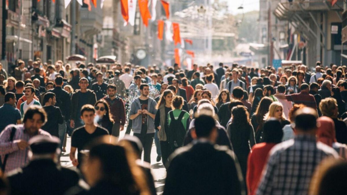 Gençler Türkiye’de yaşamak istemiyor: Yüzde 43'ünün ruh hali 'bıkkın'