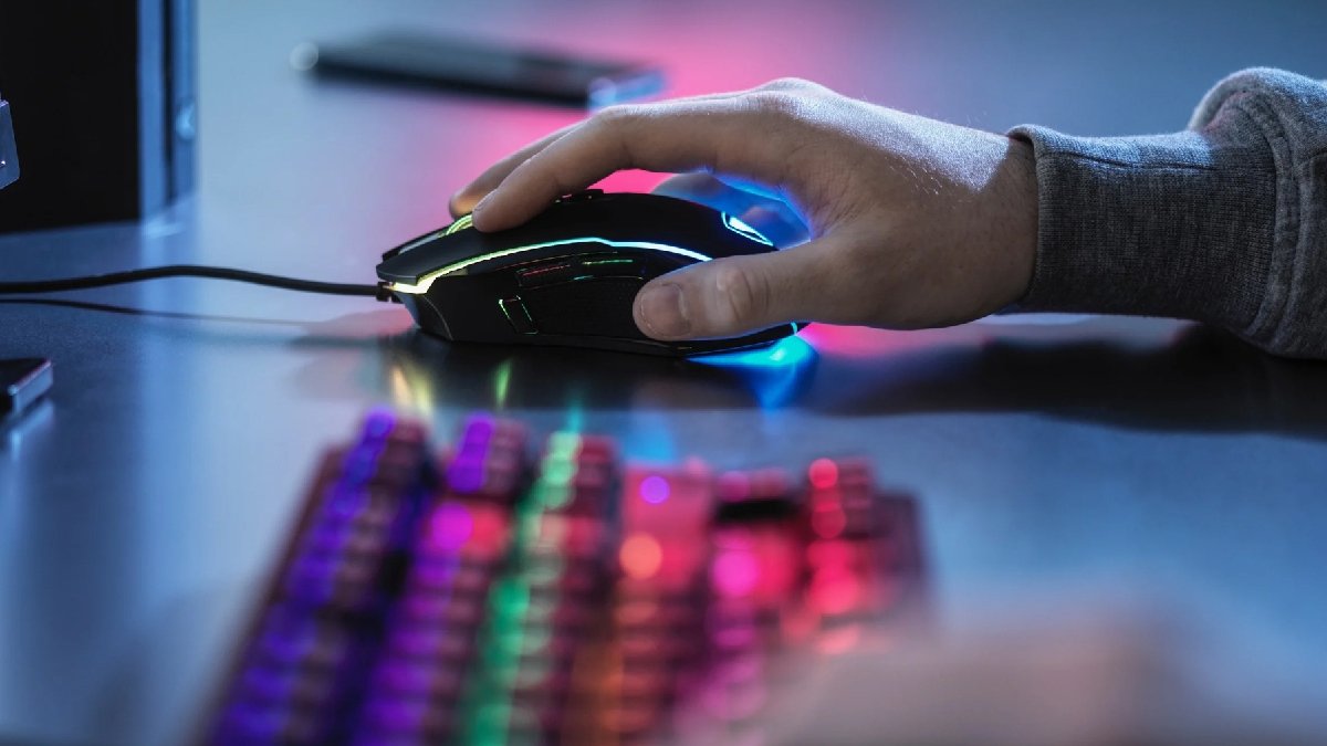 'Fare oynatarak’ çalışıyor gibi yapan personel işten çıkarıldı