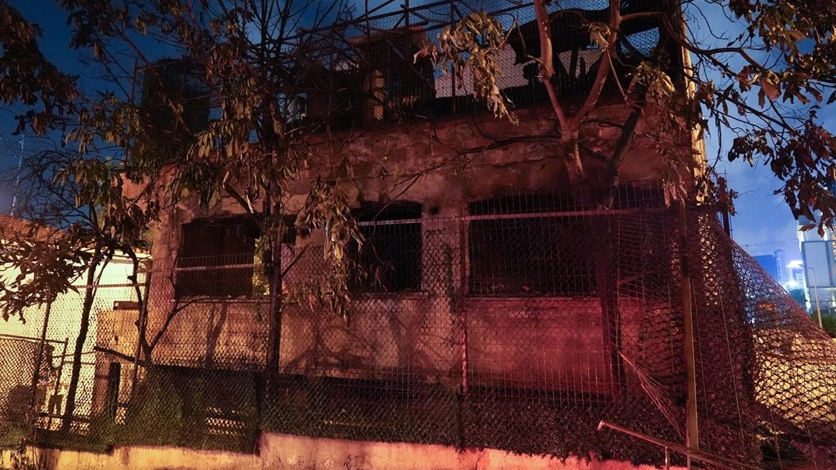 İstanbul'da geri dönüşüm deposunda yangın