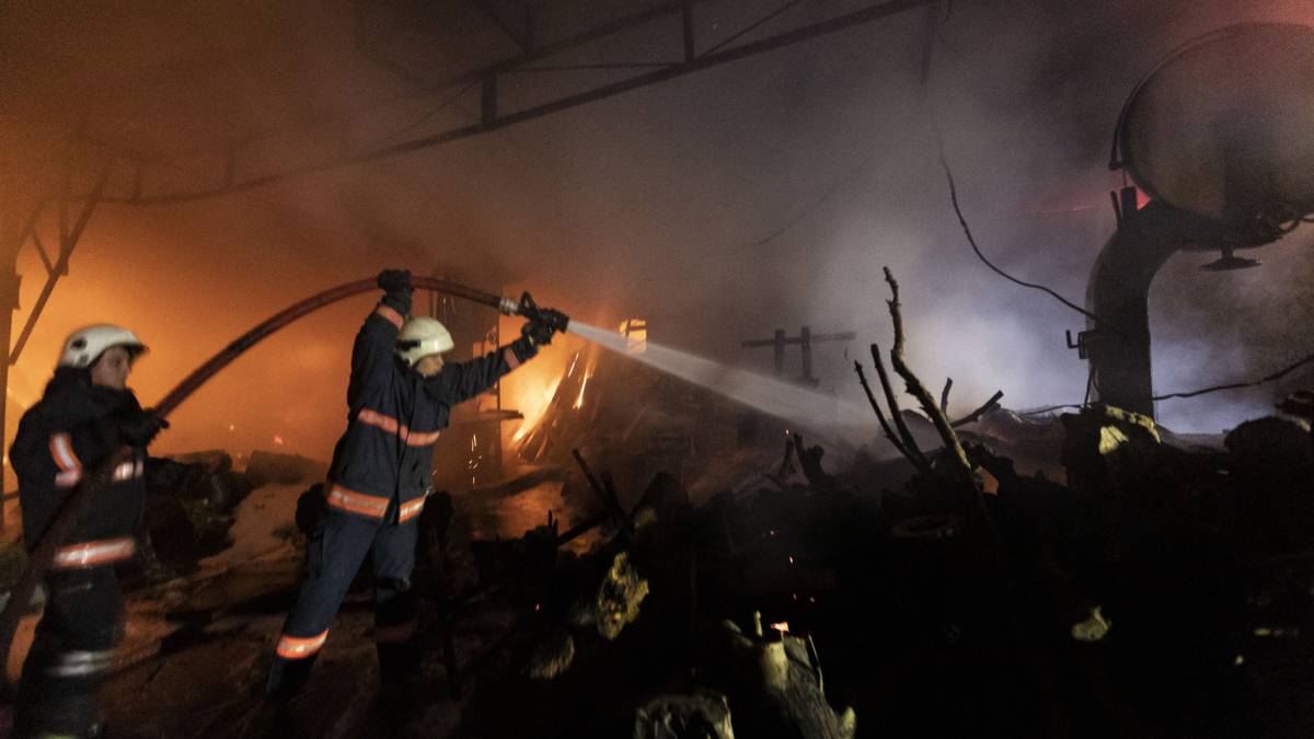 Mersin itfaiyesi hava sıcaklığının yarattığı yangınlara dikkat çekti