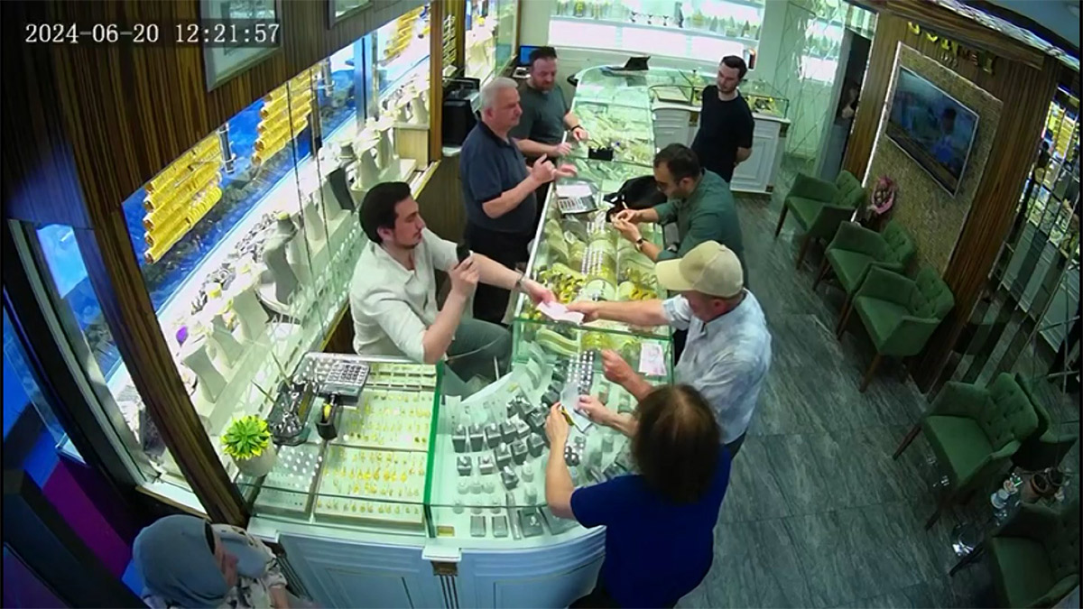 Küçükçekmece’de kuyumcudan 1 kilo altın çalındı! O anlar kamerada