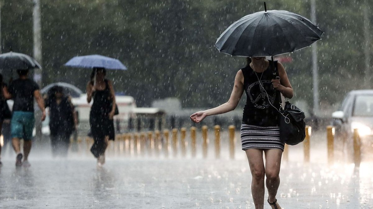 Meteoroloji il il uyardı: Gök gürültülü sağanak ve fırtınaya dikkat!