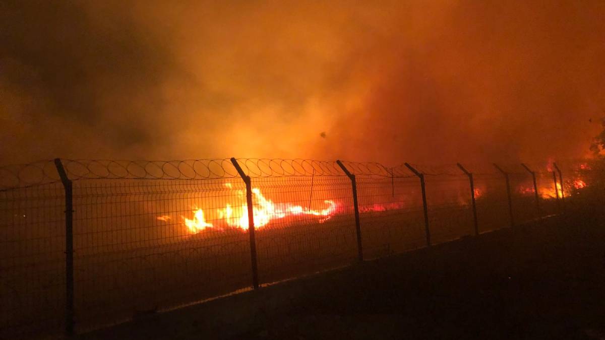 Akhisar'da korkutan yangın kontrol altına alındı