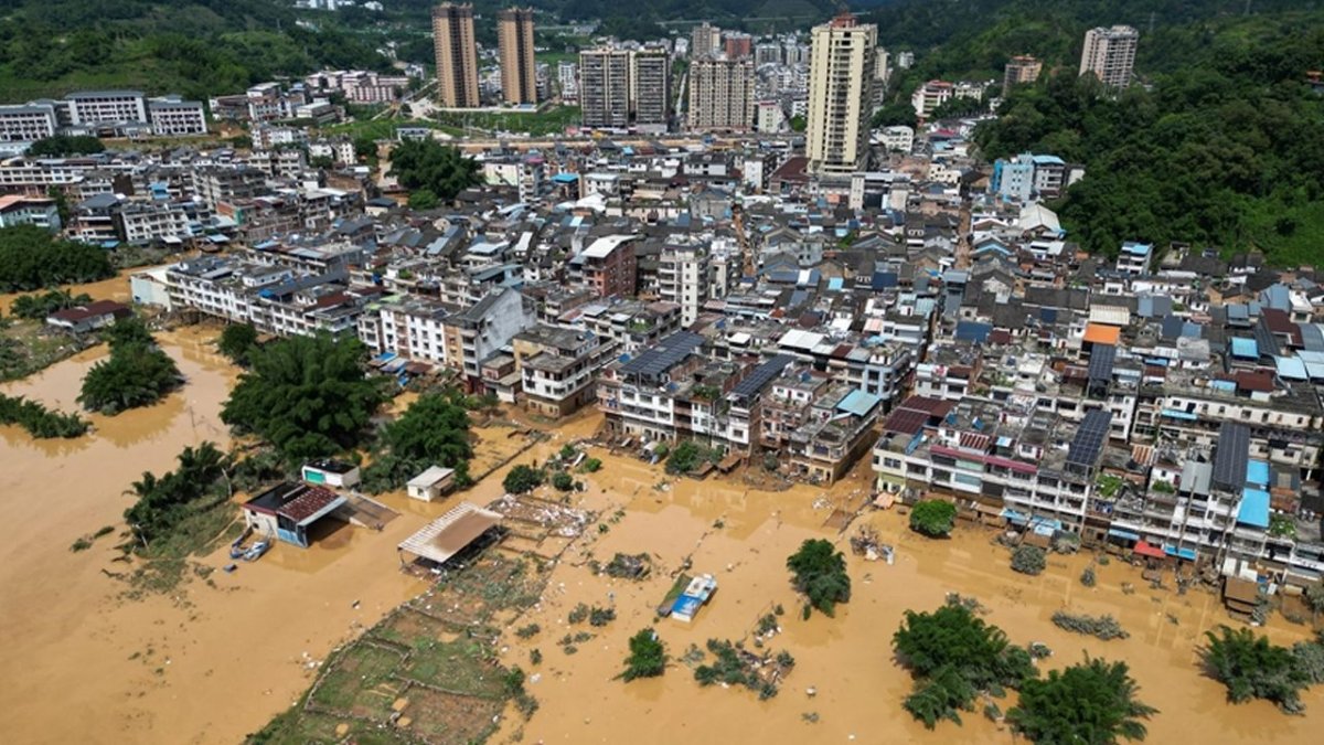 Çin’in güneyinde sel ve heyelan faciası: 47 ölü