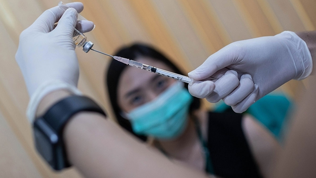 Bilim insanları Kovid'e yakalanmayanların sırrını çözdü: Yeni aşı ve tedaviler yolda