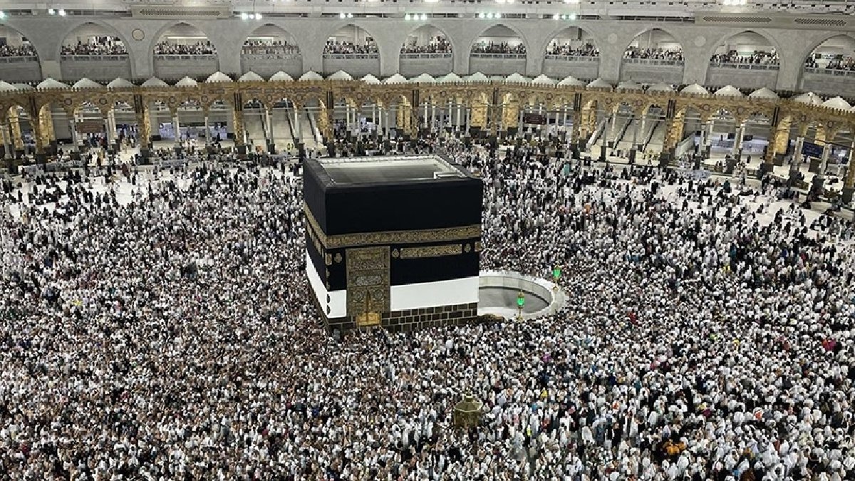 Tunuslu 49 hacı öldü, bakan görevden alındı