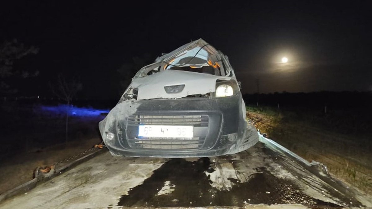 Konya'da otomobil refüje çarpıp devrildi: 3'ü çocuk 4 kişi öldü