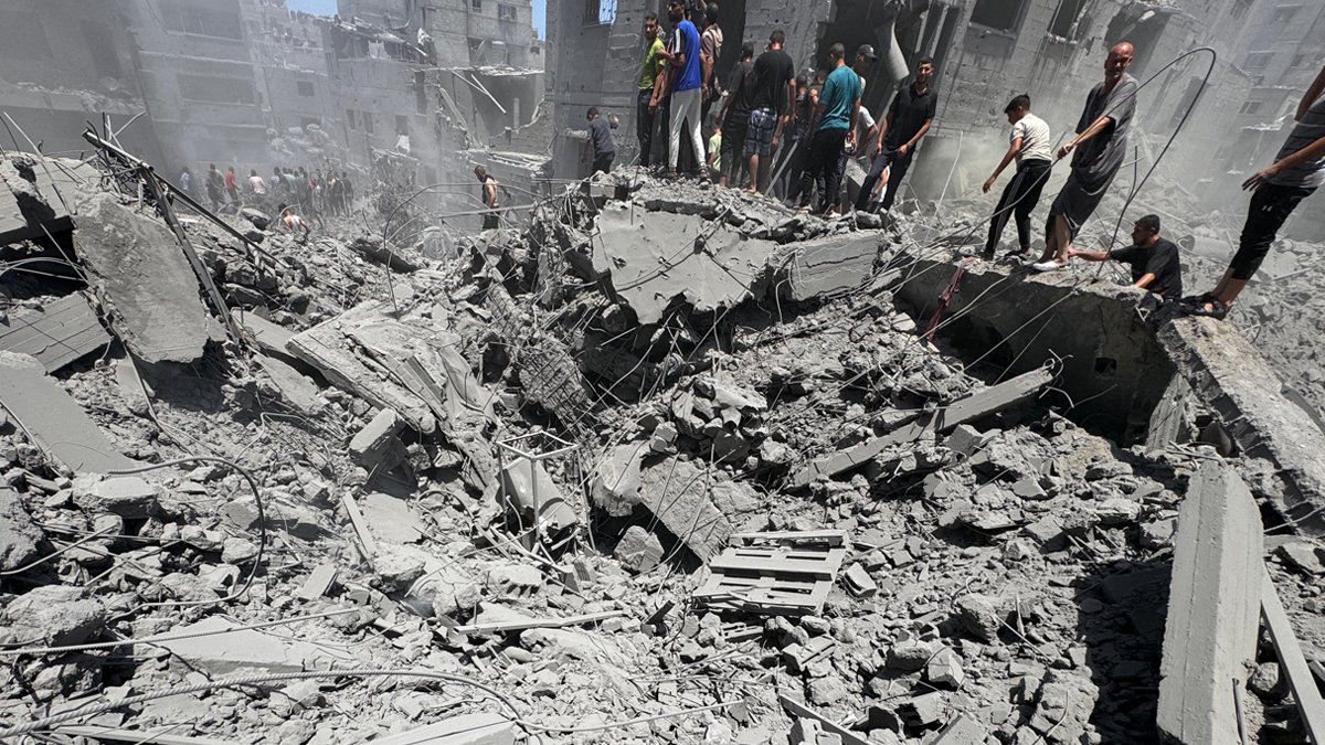 İsrail Gazze'deki mülteci kampını vurdu: 42 can kaybı