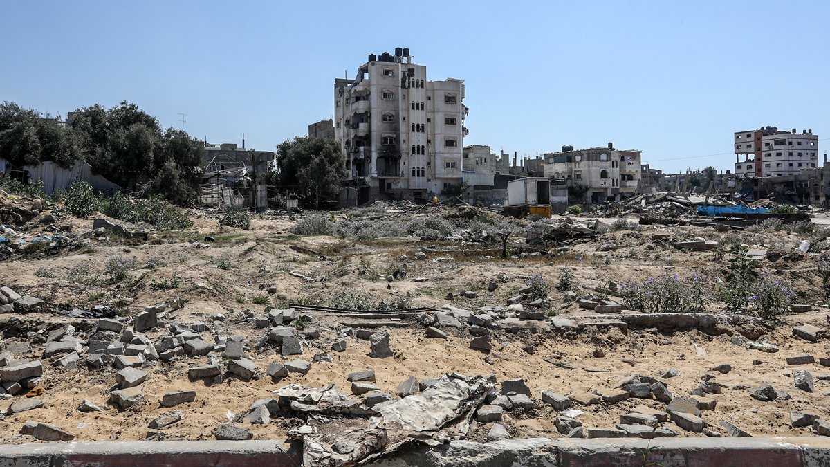 İsrail Gazze'deki evleri bombaladı: Çok sayıda ölü ve yaralı var