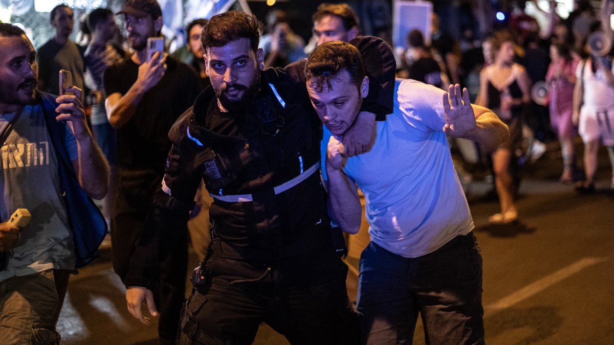 İsrail polisi Tel Aviv'de 3 protestocuyu gözaltına aldı