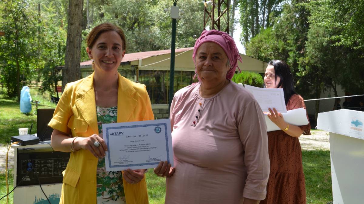 Kadınlar belgelerini aldılar