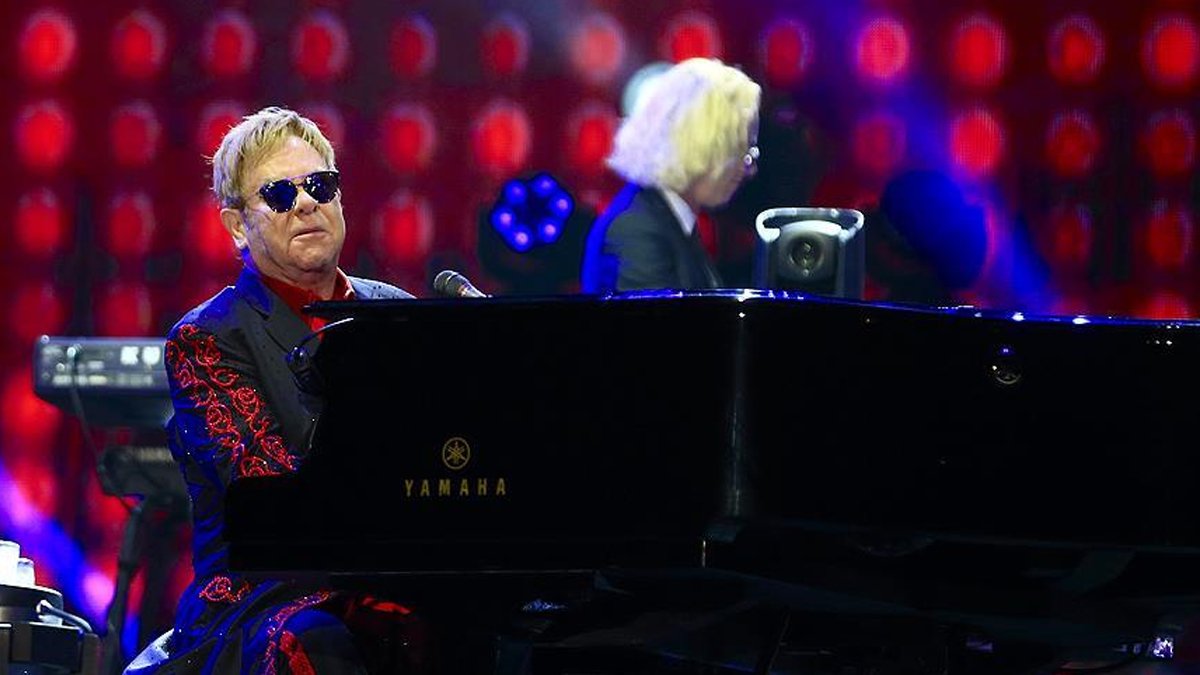 'En cömert' ünlü Elton John: Her gün rekor bağış yapıyor