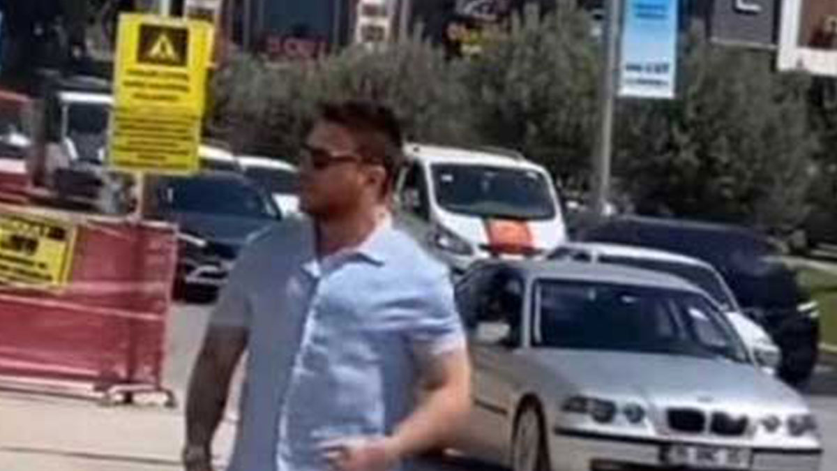 Trafik kazasına neden olan Sinan Akçıl'ın olay yerinden kaçışı kamerada! Çevredekiler şoförü zor tuttu