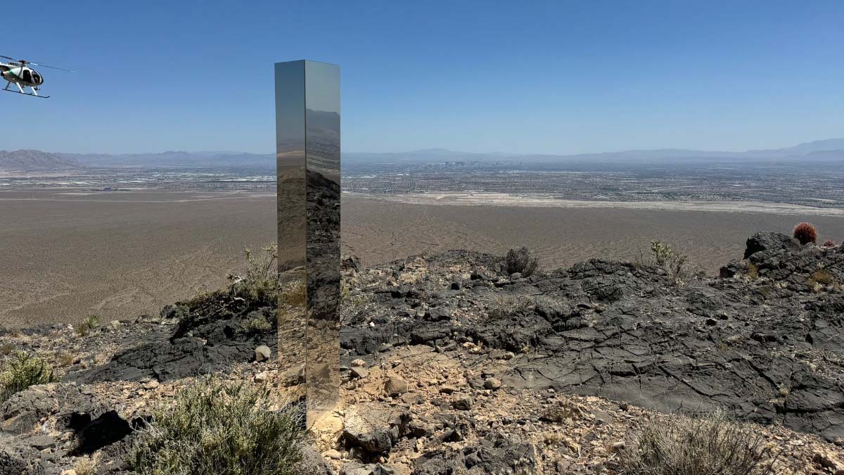 Esrarengiz monolit yetkililer tarafından kaldırıldı