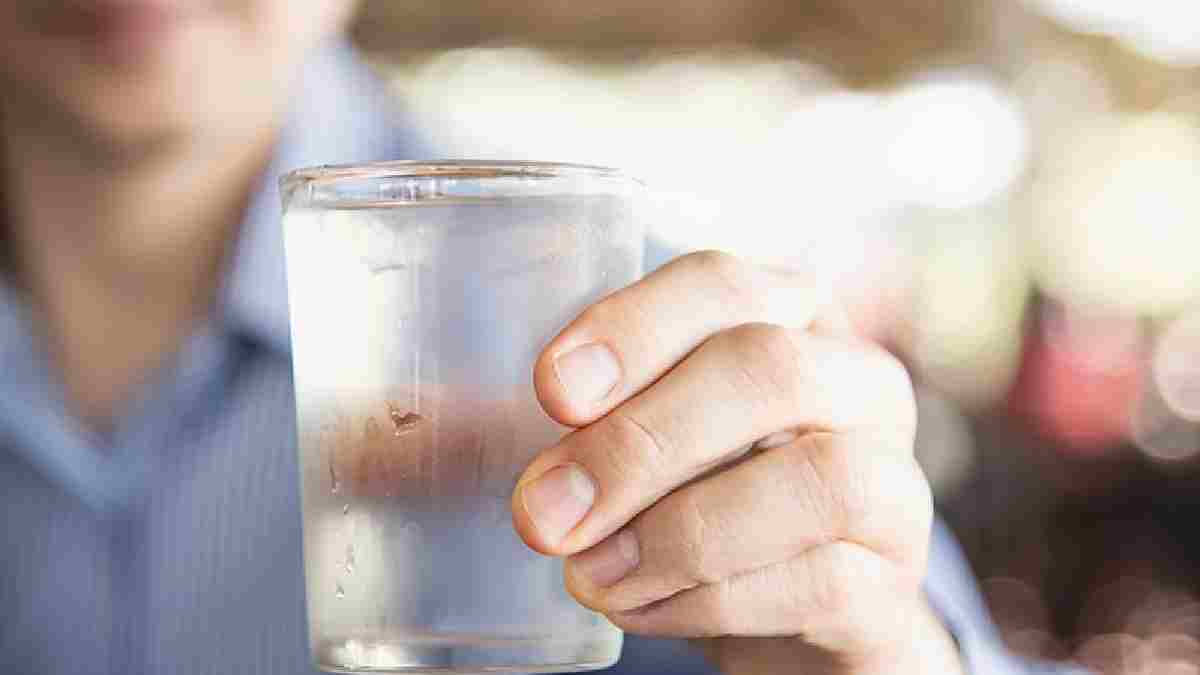 Sakın ama sakın sıcak havada soğuk su içmeyin! Mideyi bitirip bağırsakları mahvediyor, onlarca zararı çıktı