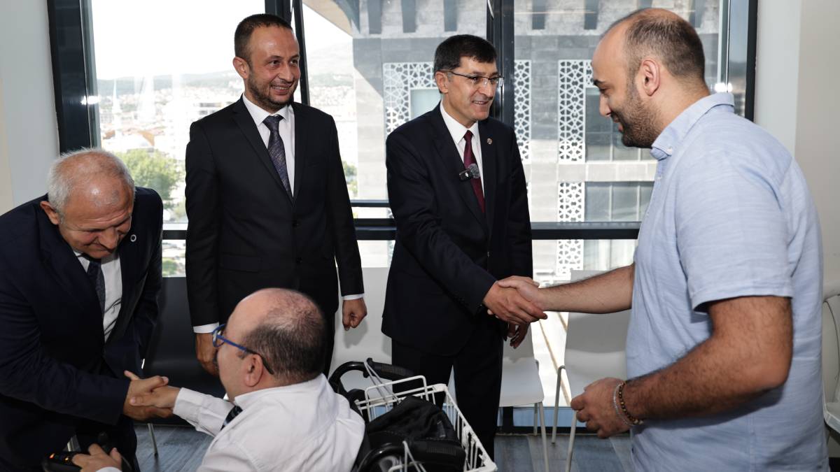 Başkan Kahveci, Belediye çalışanlarıyla bayramlaştı