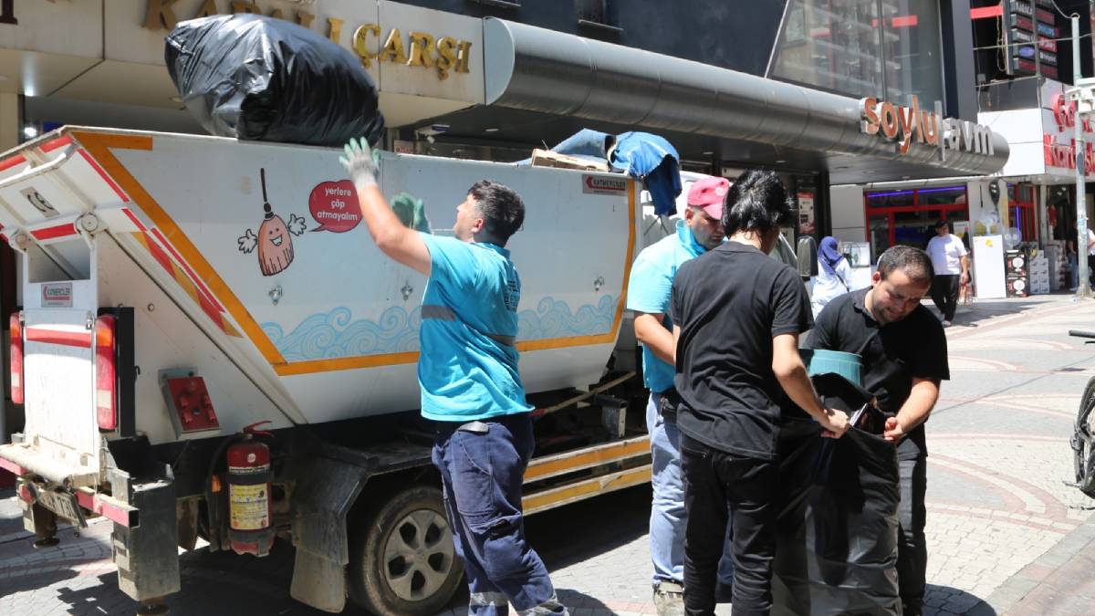 Efeler'in dar sokaklarına çöp taksi çözümü