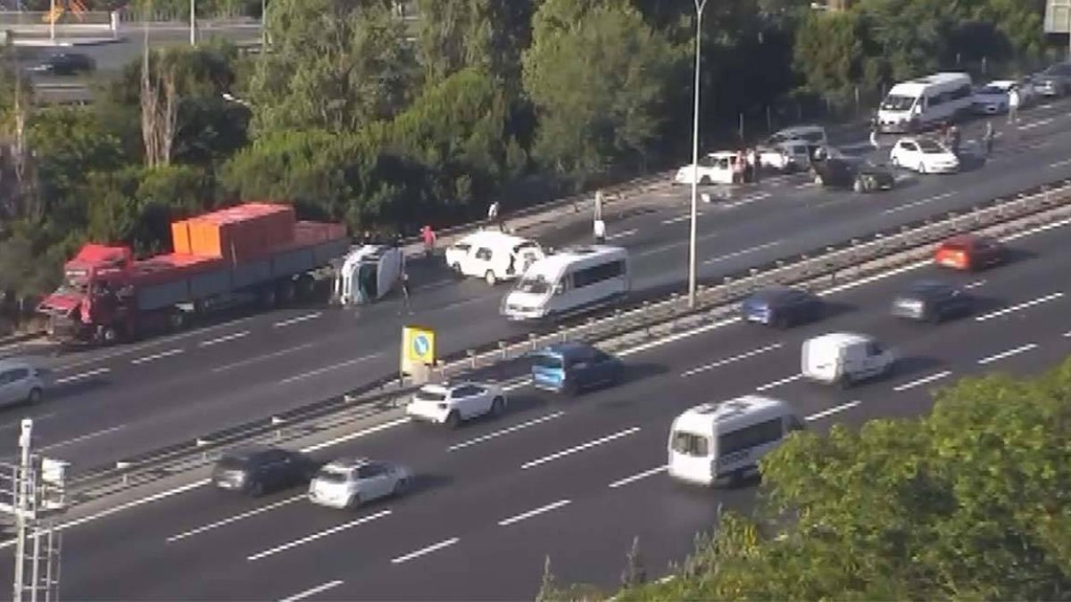 TEM Otoyolu'nda zincirleme kaza: Yaralılar var