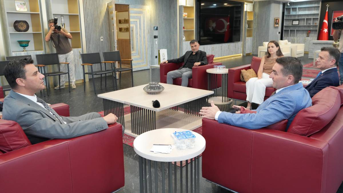 Başkan Zeyrek, “Siyaset 31 Mart’ta bitti, 1 Nisan sabahı hizmet başladı”