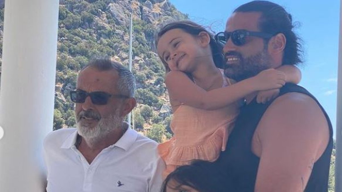 Babasını kaybeden Volkan Demirel'den duygu dolu paylaşım: Hayatımda ilk defa kaybettiğimi anladım