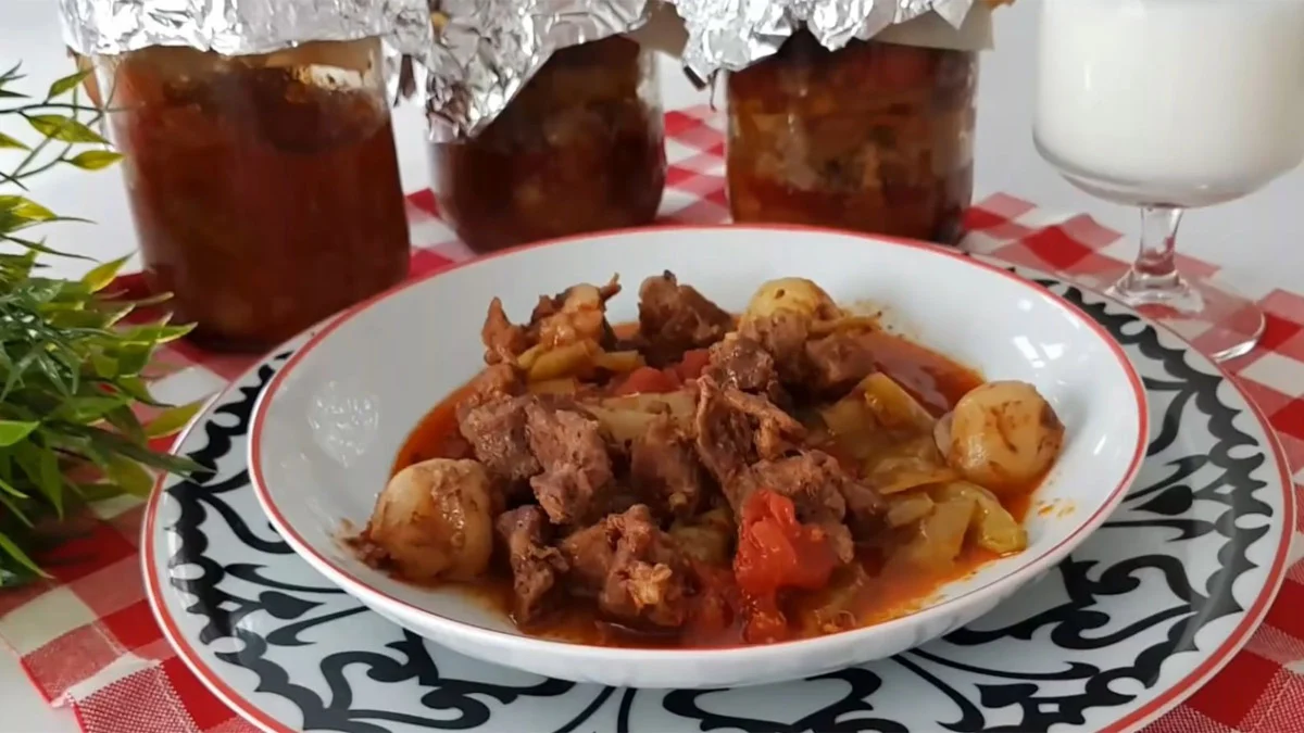 Evde kavanoz varsa yapın, şeflere taş çıkarın! Lokum gibi pişen, tandır tadında kavanoz kebabı tarifi