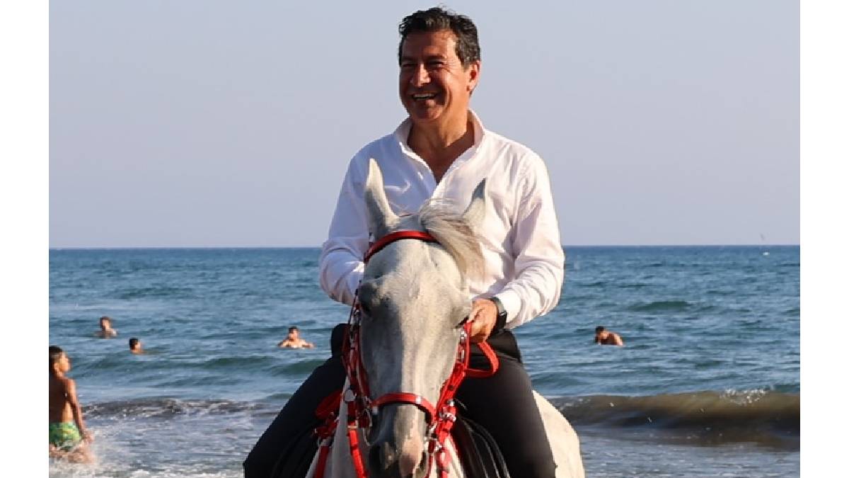 Başkan Aras Patara Plajında