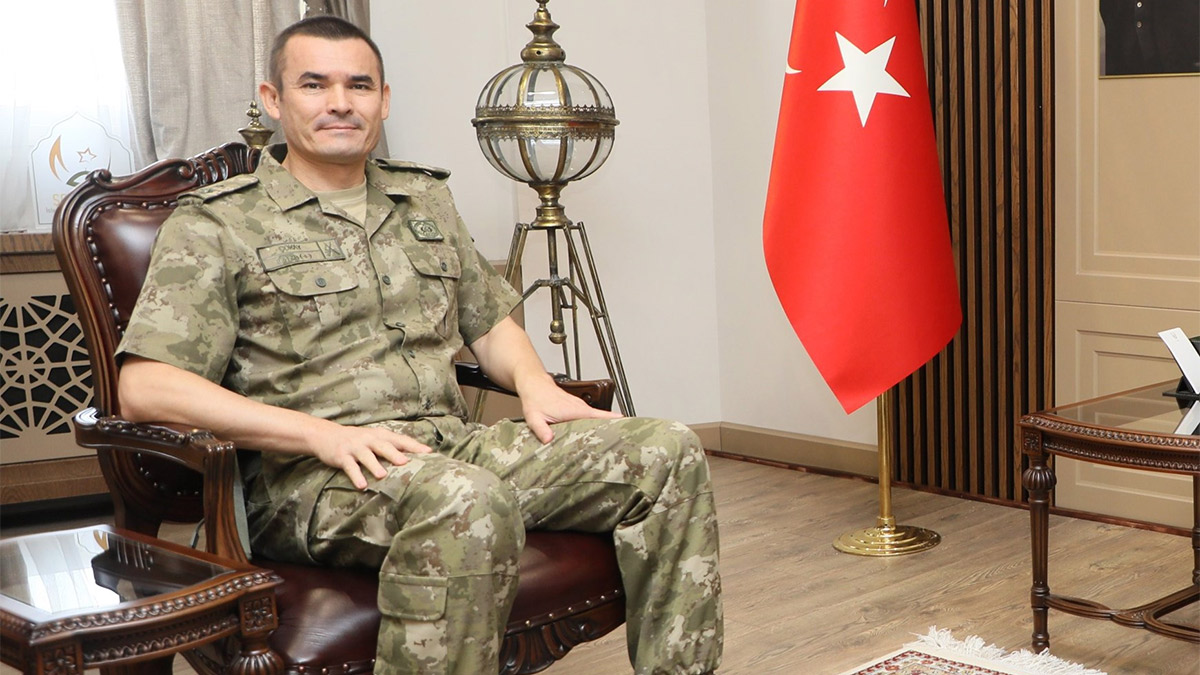 Makam aracıyla kaçırıyordu: İnsan kaçakçısı tuğgeneral tutuklandı