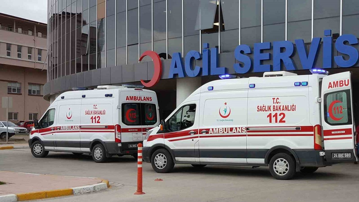 Erzincan'da kaza: Aynı aileden 9 yaralı