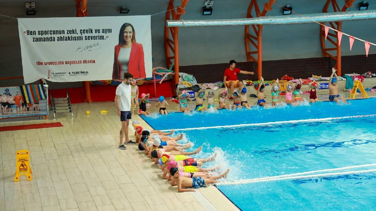 Karşıyaka Belediyesi ‘Yaz Spor Okulları’nı açtı