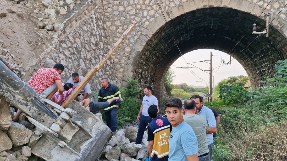 İnşaatta heyelan! Operatör toprak altında kaldı