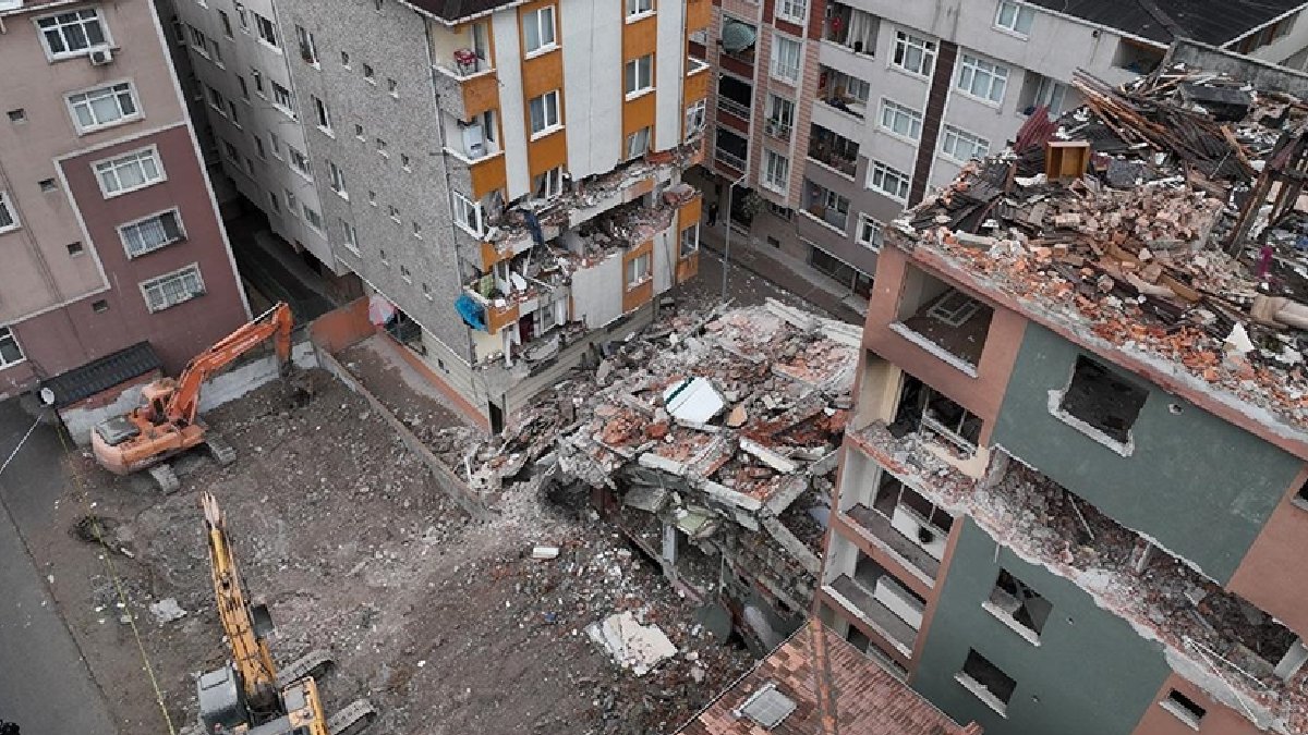 Çevre Bakanlığı'ndan İstanbul için uyarı: 20 kişi omuz verse yıkılacak binlerce bina var