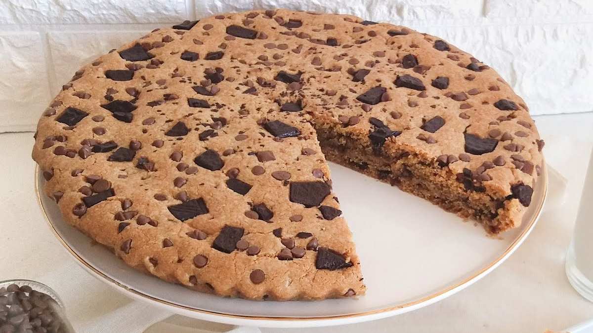 Pastaneleri çatır çatır çatlatıyor! Tadına bakan kesin tarifi için geliyor! Dev chocolate cookie tarifi…