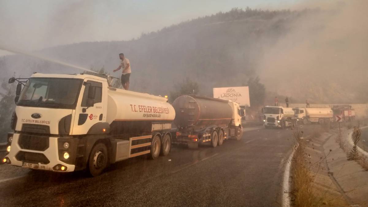Efeler’den yangın söndürme çalışmalarına destek