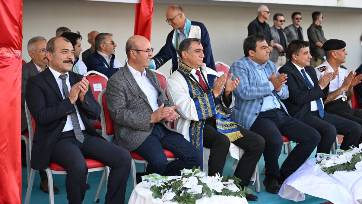 Belediye Başkanı Selahattin Ekicioğlu, KAEÜ mezuniyet törenine katıldı
