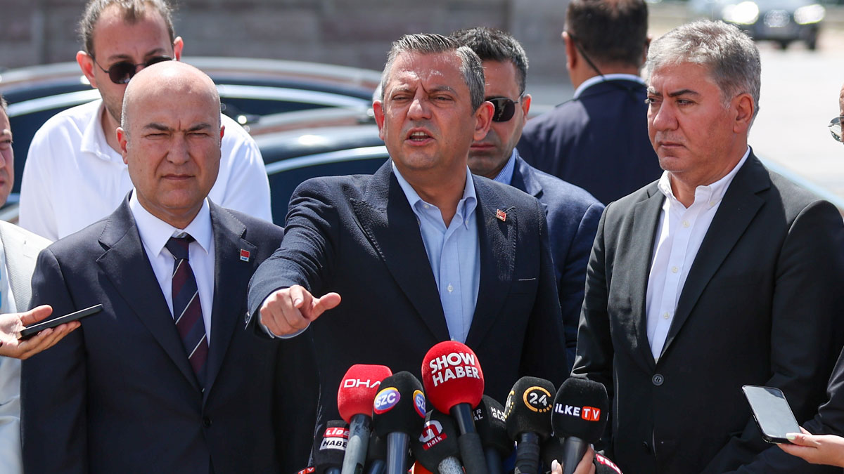 Özgür Özel'den Sinan Ateş davasında sanık ifadelerine tepki: Azmettiricilerle bağı koparmak için üst düzey bir çaba var