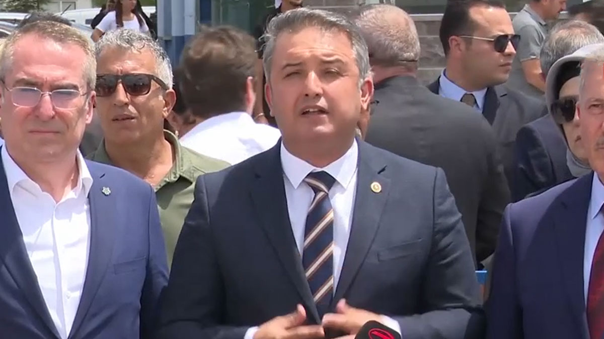 Gelecek Partisi'nden Sinan Ateş açıklaması: Adeta bir tiyatro oynanıyor