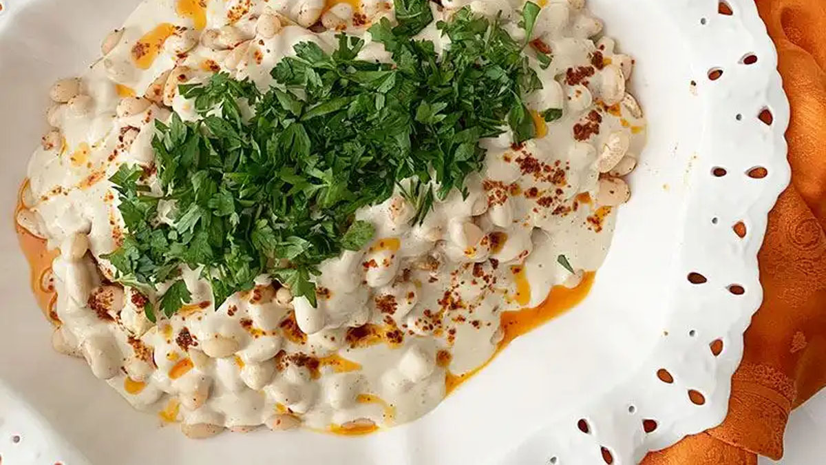 Yazın yapılacak en güzel tarif yoğurtlu karnabahar salatası! Diyet yapanların favorisi olacak