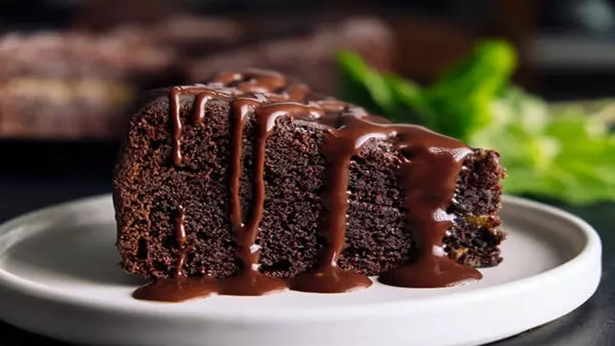 Akşam çaya hemen hazır! Keki bol soslu seven bu tarifle denesin: Sosu damak çatlatıyor