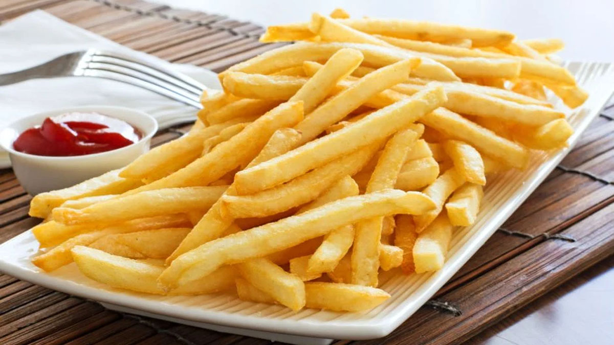 Patates kızartırken bir damla yağ sıçramıyor! Ünlü şef paylaştı: Çıtır çıtır oluyor, tadı da bozulmuyor