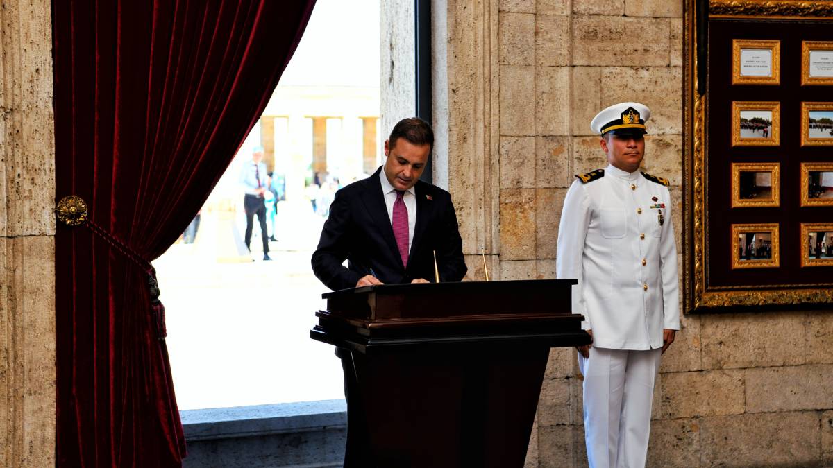 Başkan Akın, Atamızın huzurunda