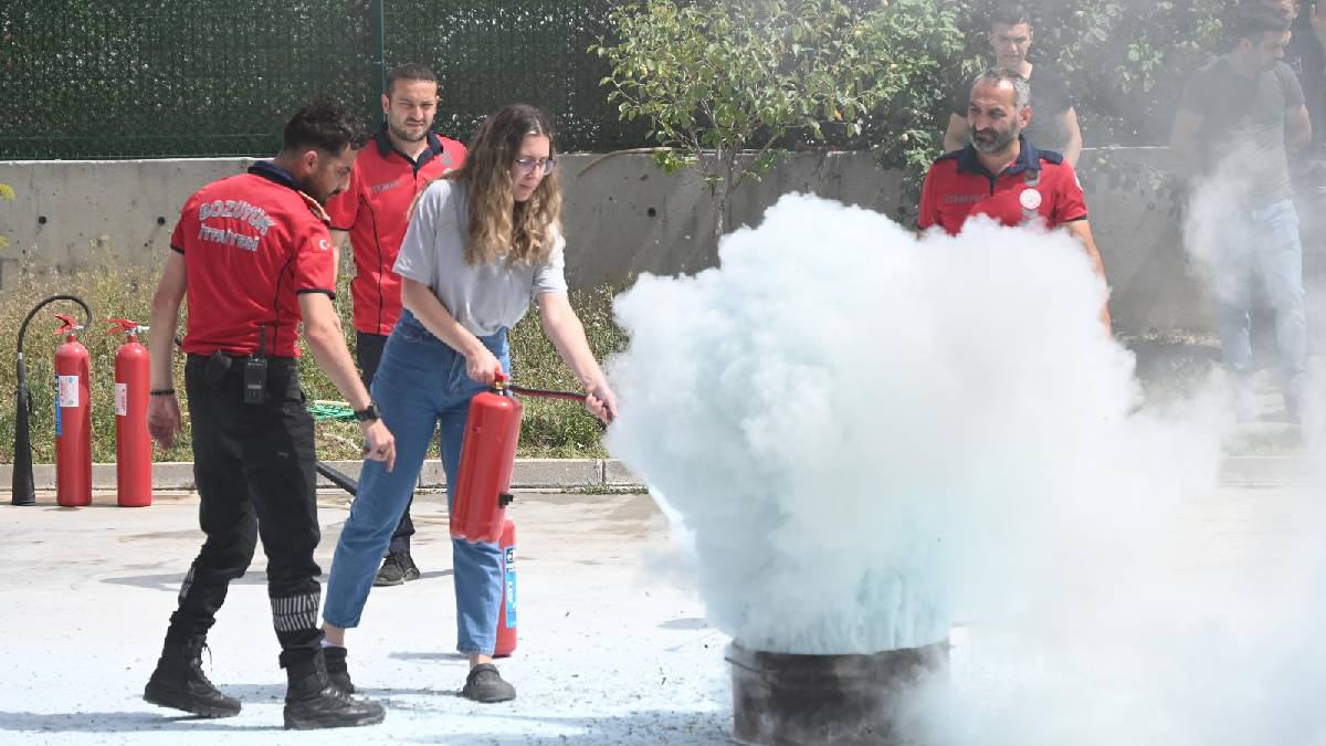 Bozüyük itfaiyesinden işyeri personeline yangın eğitimi
