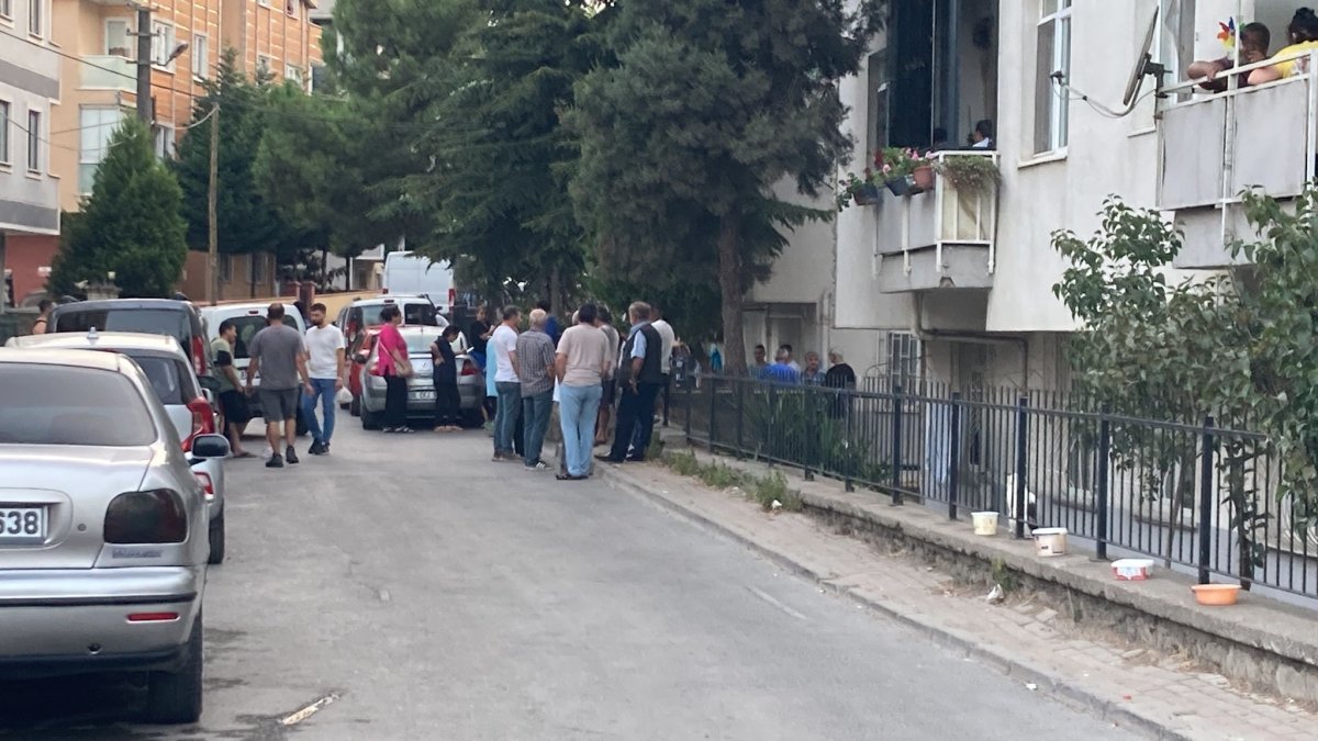 Erkek şiddeti bitmiyor: Boşanma aşamasındaki eşini ve 2 çocuğunu vurup kaçtı