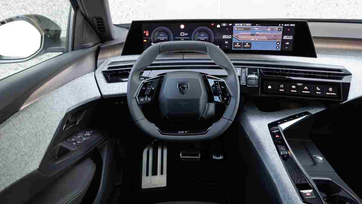 SUV'un kralı Türkiye'ye elektrikli geliyor! Yeni Peugeot 5008 sizi büyüleyecek: İçinde yok yok