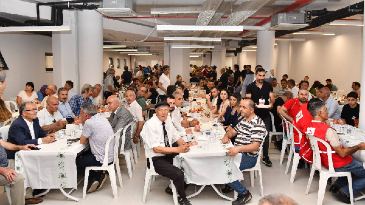 Esenyurt’ta her gün 15 bin kişiye sıcak yemek verilecek Aşevi hizmete açıldı