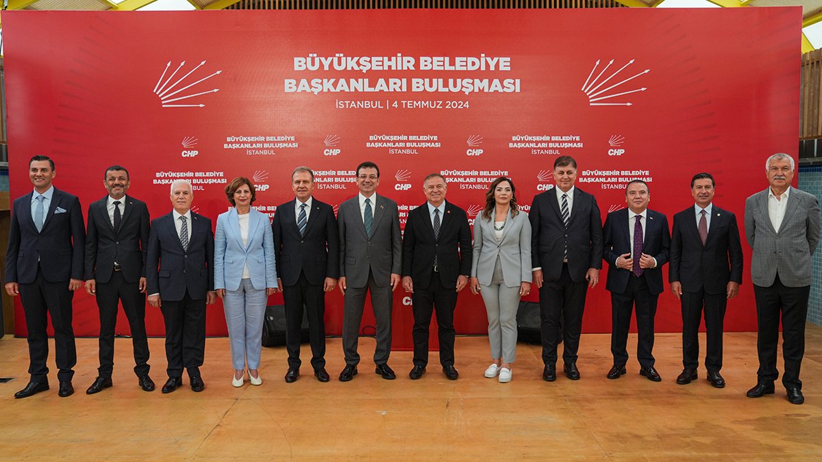 CHP’li başkanlar İstanbul'da bir araya geldi: “Türkiye’de artık CHP’li belediyeler gerçeği var”