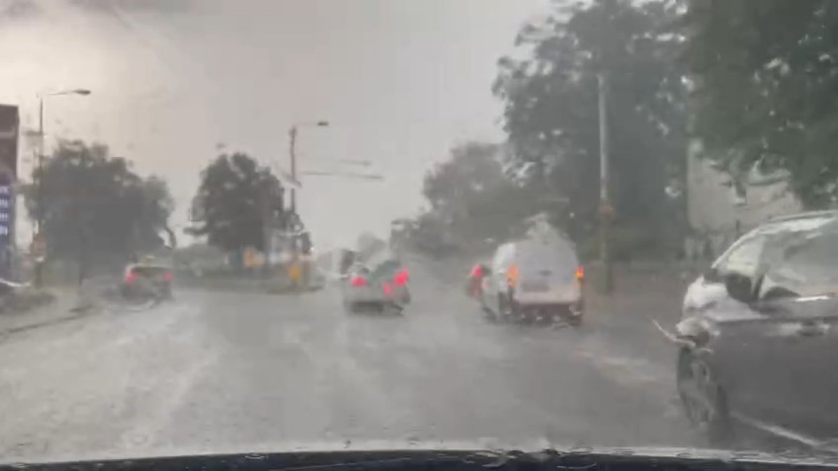 Bursa sağanak yağışa teslim