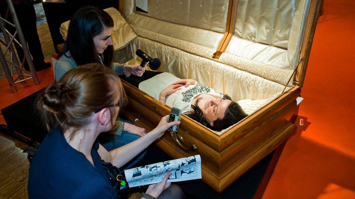 Huzurevinde ölen kadın, tabuta konunca canlandı! Cenaze personelinin dikkati sayesinde yeniden doğdu