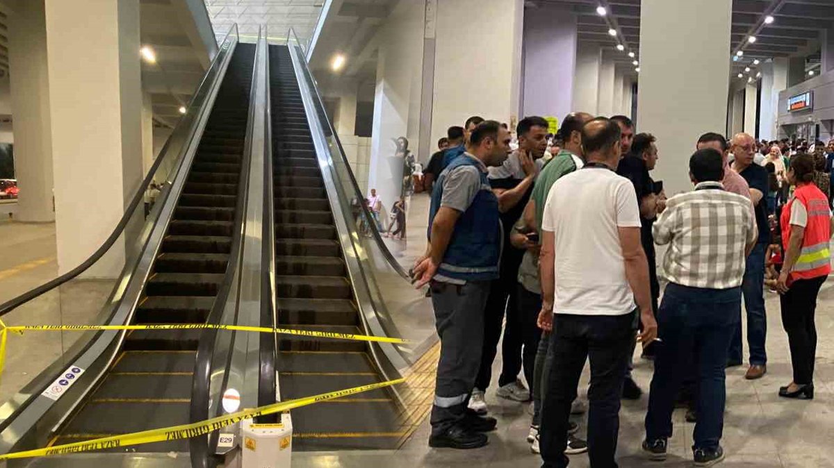 İzmir'den sonra şimdi de Diyarbakır... Havalimanında yürüyen merdiven kazası: Yaralılar var