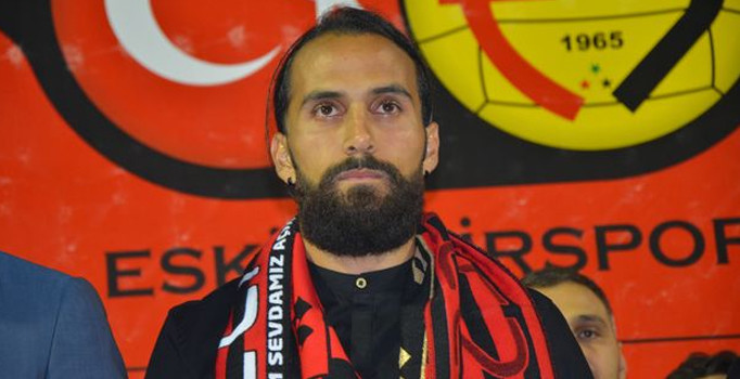 Trabzonspor, Erkan Zengin'in Eskişehirspor'a transferini KAP'a bildirdi