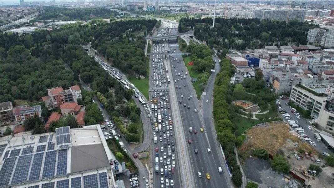 İstanbul'da Haliç Köprüsü trafiği